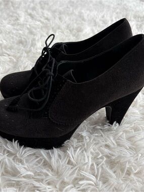 Stuart Weitzman Black Suede Lace‑Up Heels – Platform & Cone Heel – US 6